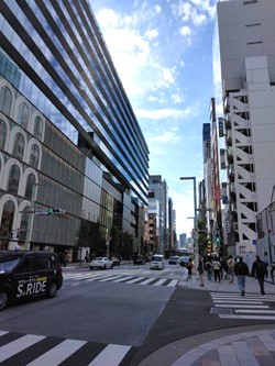 GINZA SIX 中央通り