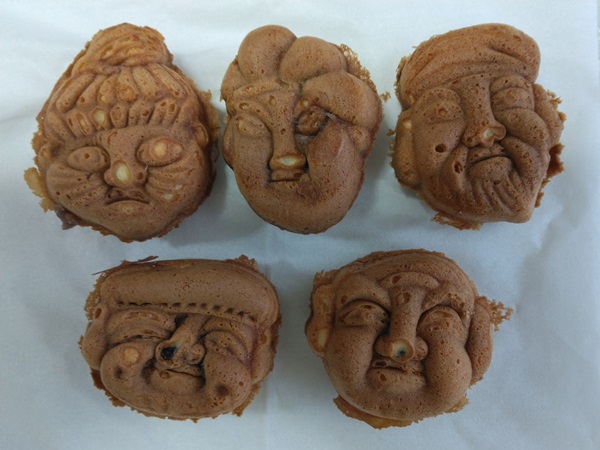 人形焼本舗板倉屋の人形焼きの顔