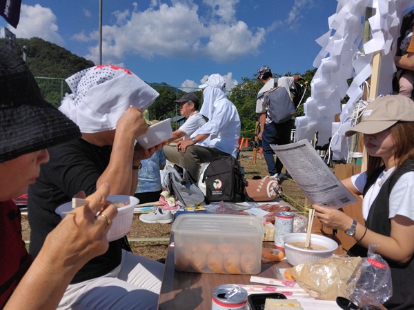 予約席の親子と義理の母