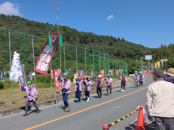 ロケットを発射台まで