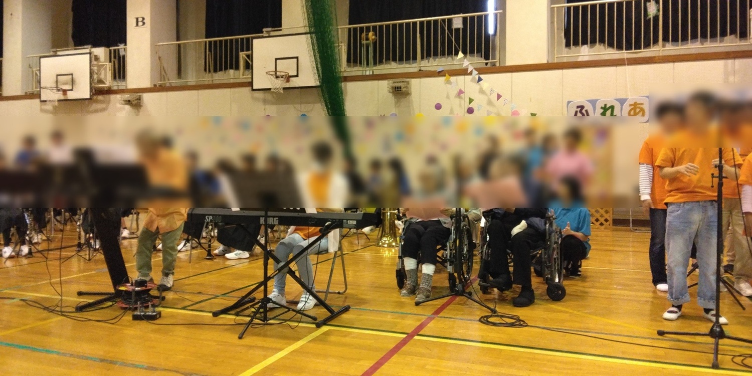 ふれあいコンサート_合同ステージ合唱中