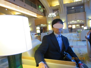 �z�e���̃��r�[�ŁA������x��