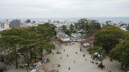 �V��t�ŏ�K����̌i�F