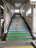 �K�i�ɕ`��