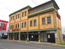 ���όc�ۏ��X